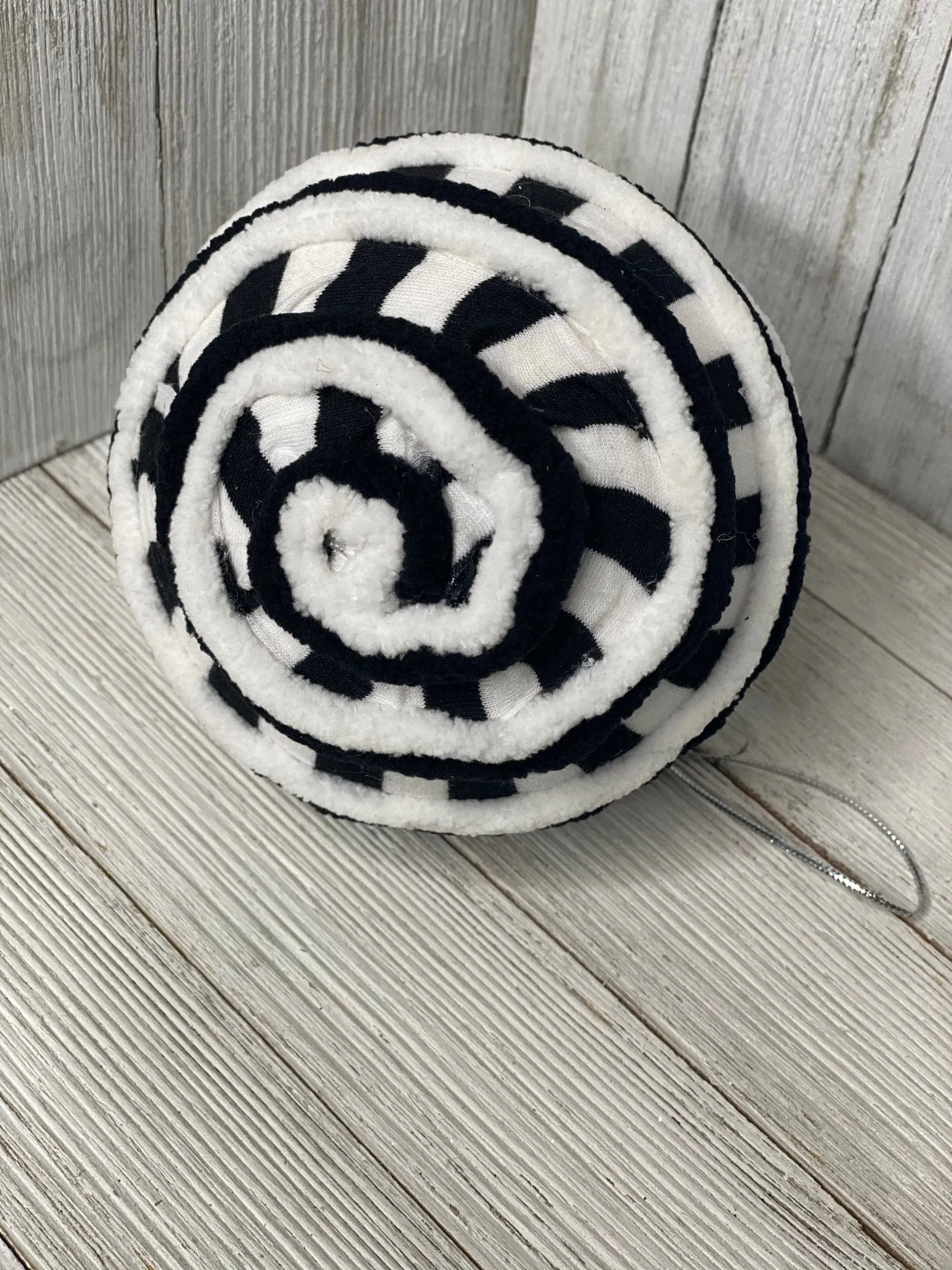 Ball ornaments black and white