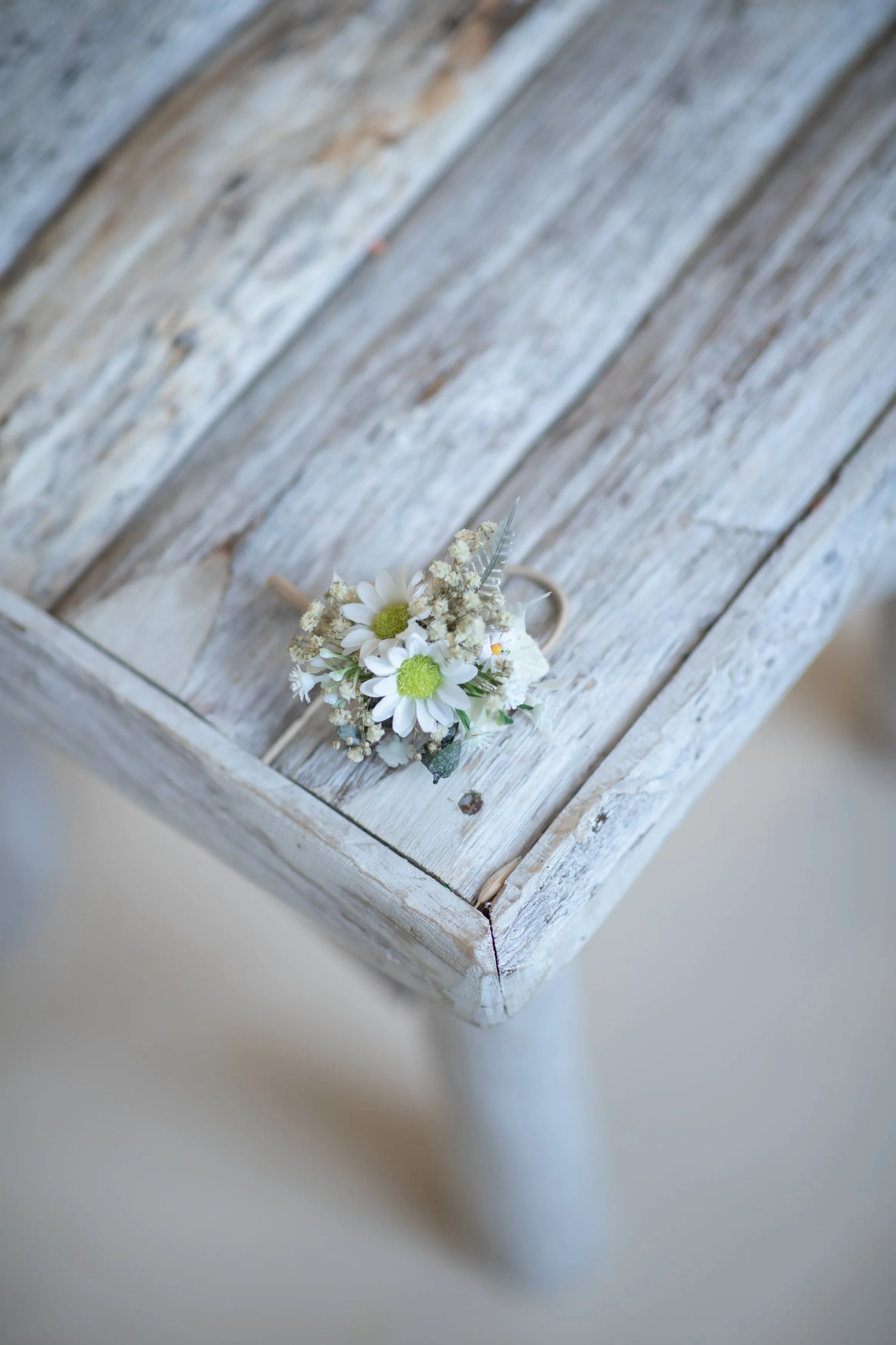 Daisy flower hair tie