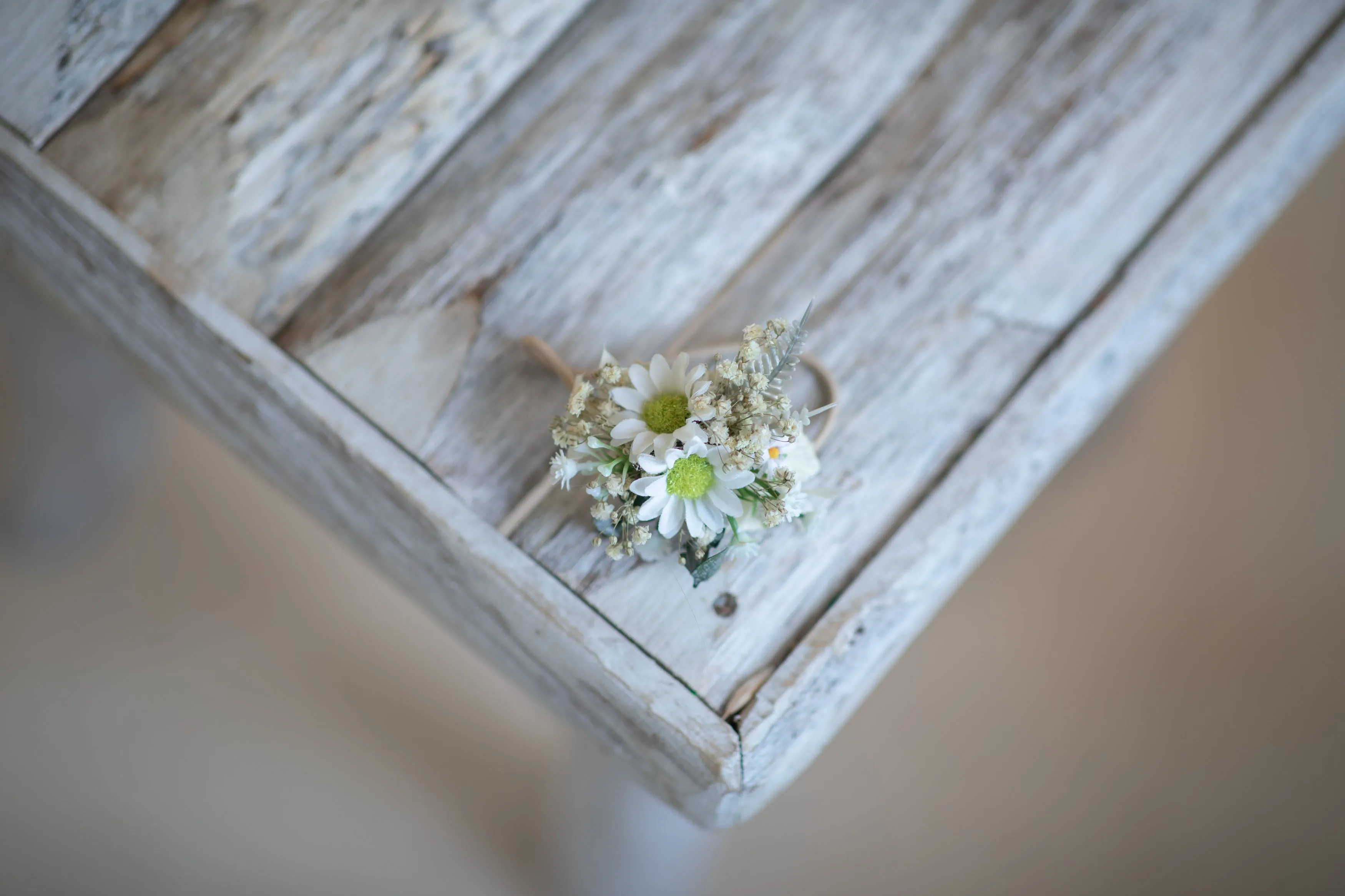 Daisy flower hair tie