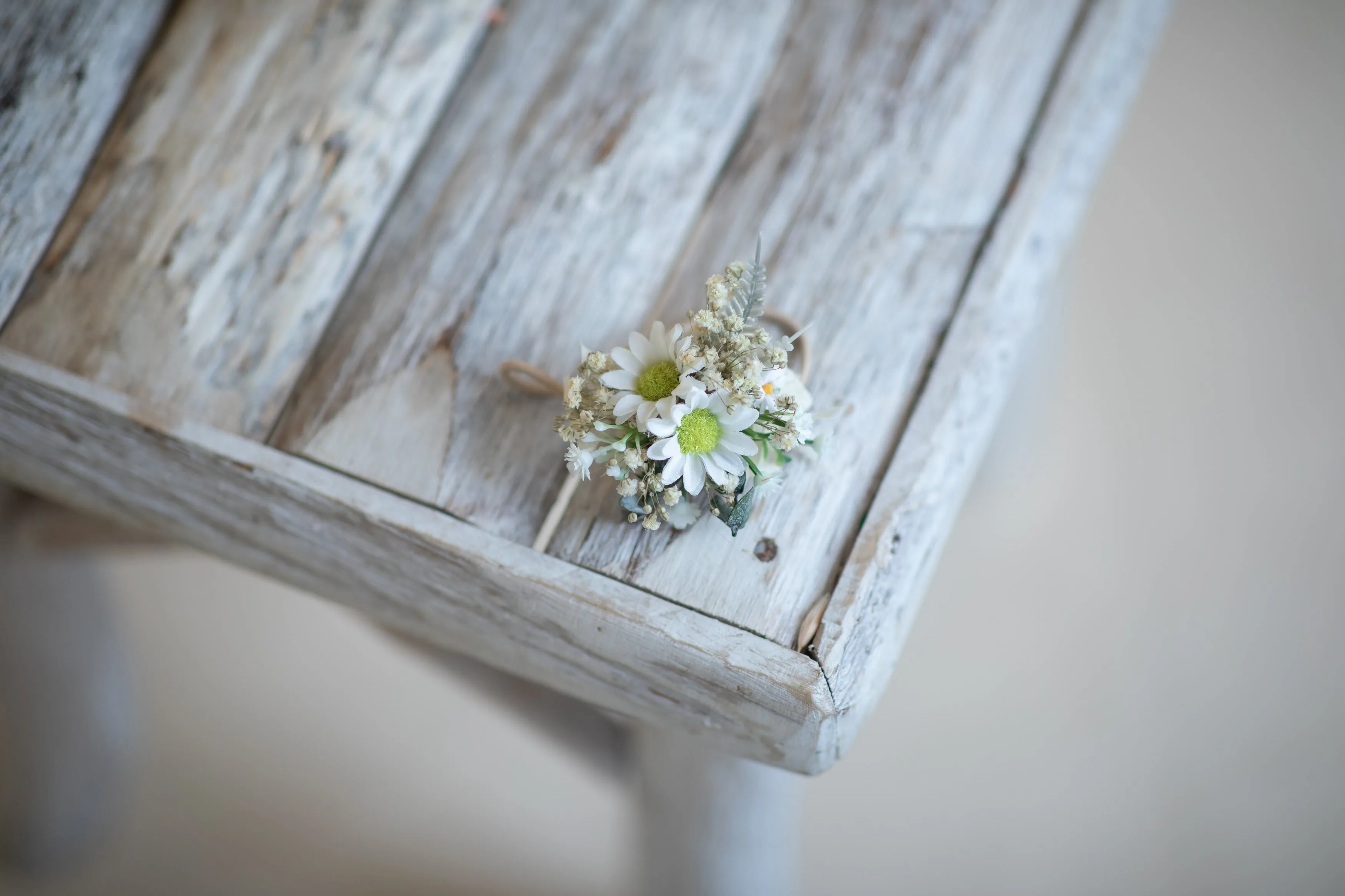 Daisy flower hair tie