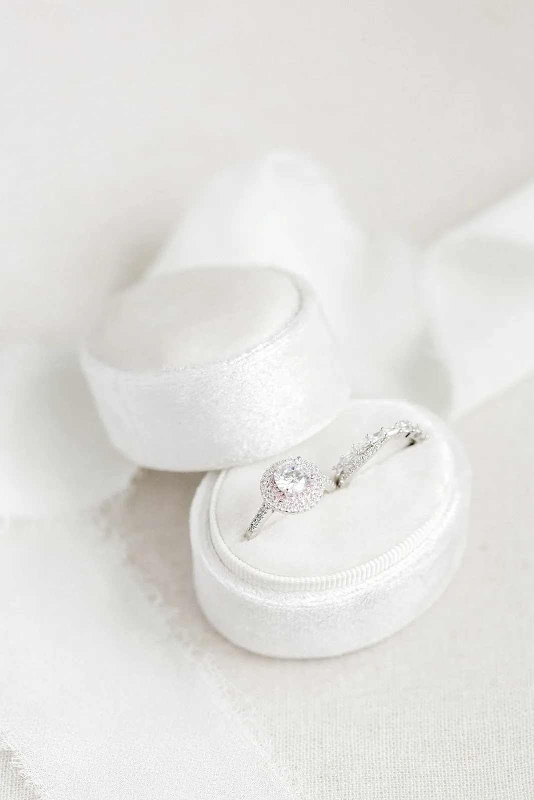 Ivory Velvet Horizontal Oval Ring Box
