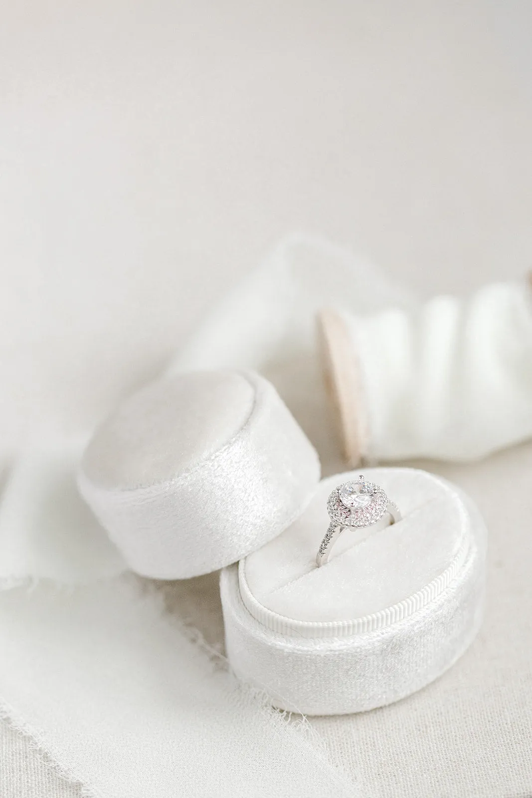 Ivory Velvet Horizontal Oval Ring Box