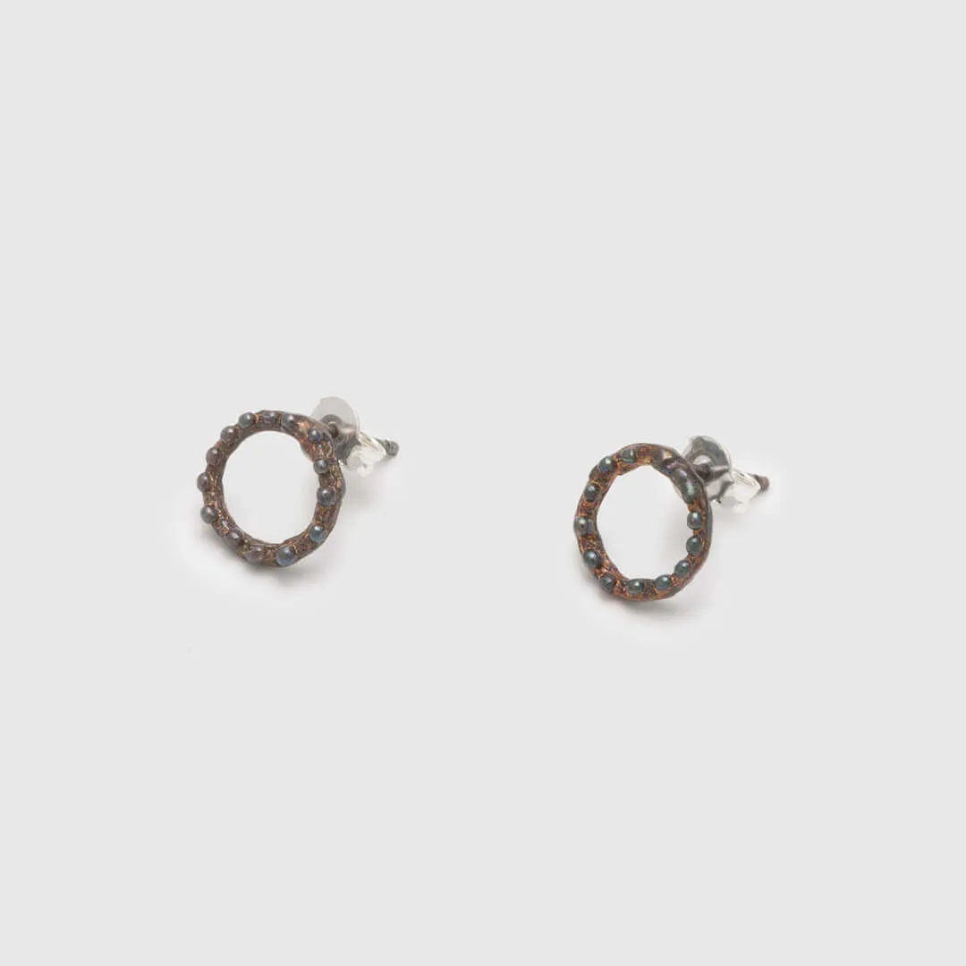 Tiny twig hoops with dewdrops - stud earrings - silver 925 - rainbow patina