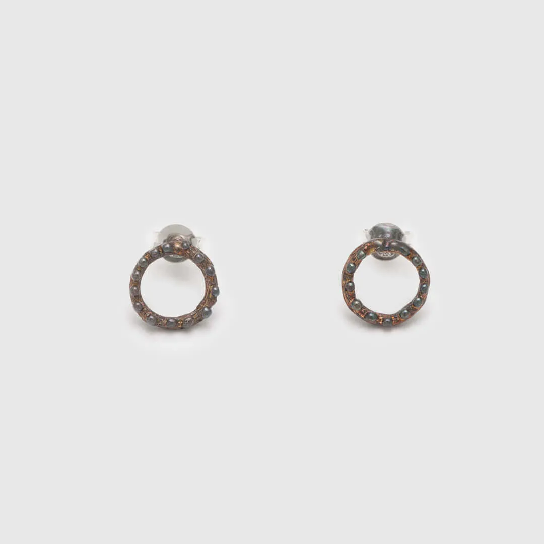 Tiny twig hoops with dewdrops - stud earrings - silver 925 - rainbow patina